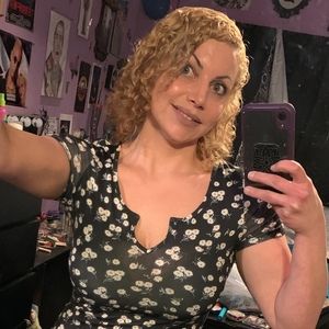 Meet your Posher, Adrienne
